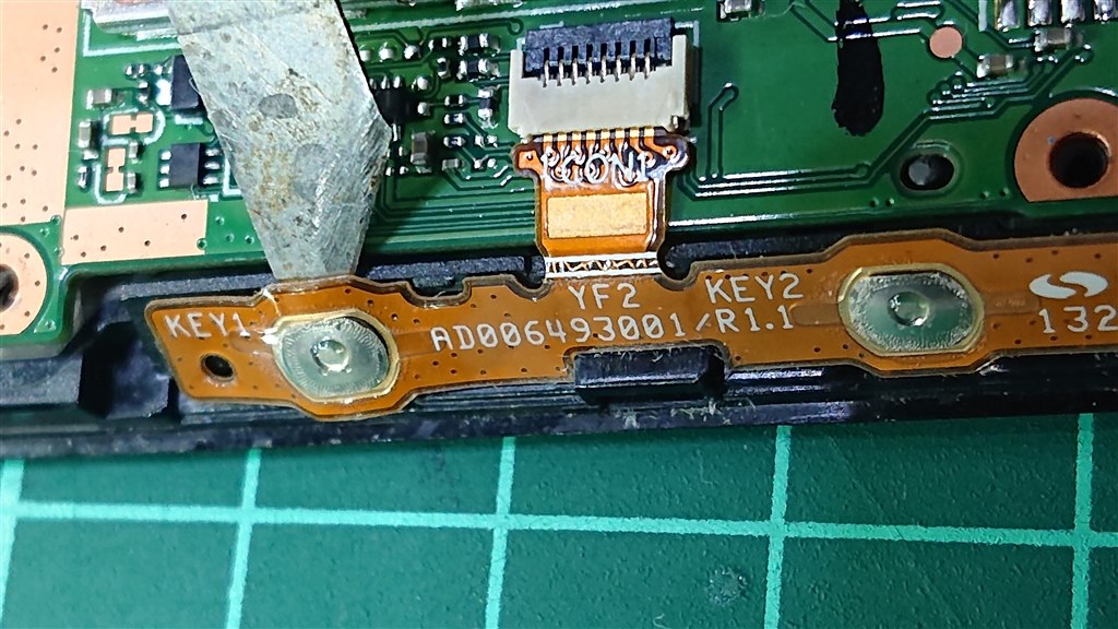 新Nexus 7にはマグネットで電源ON/OFFできる機能がある 7 3444248 f