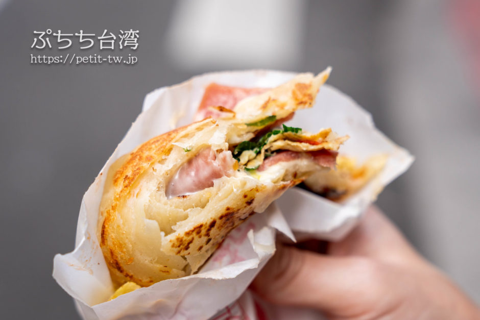 業務スーパーの台湾B級グルメ「葱抓餅」がうまい!ソース・タレはヨシダソース、金蘭油膏が合うんやで 8 DSC05049